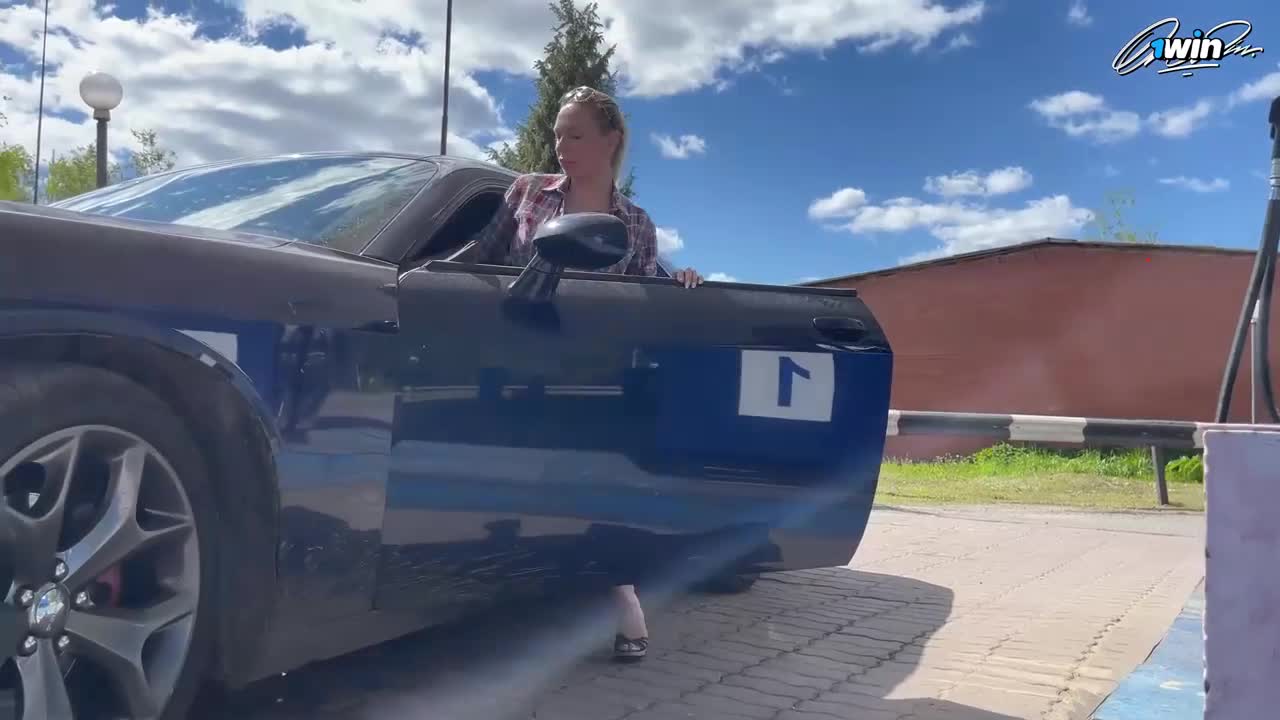 Country nymph in culo shorts gets a mechanic screw from behind and gives a blowage on - ePornhubs