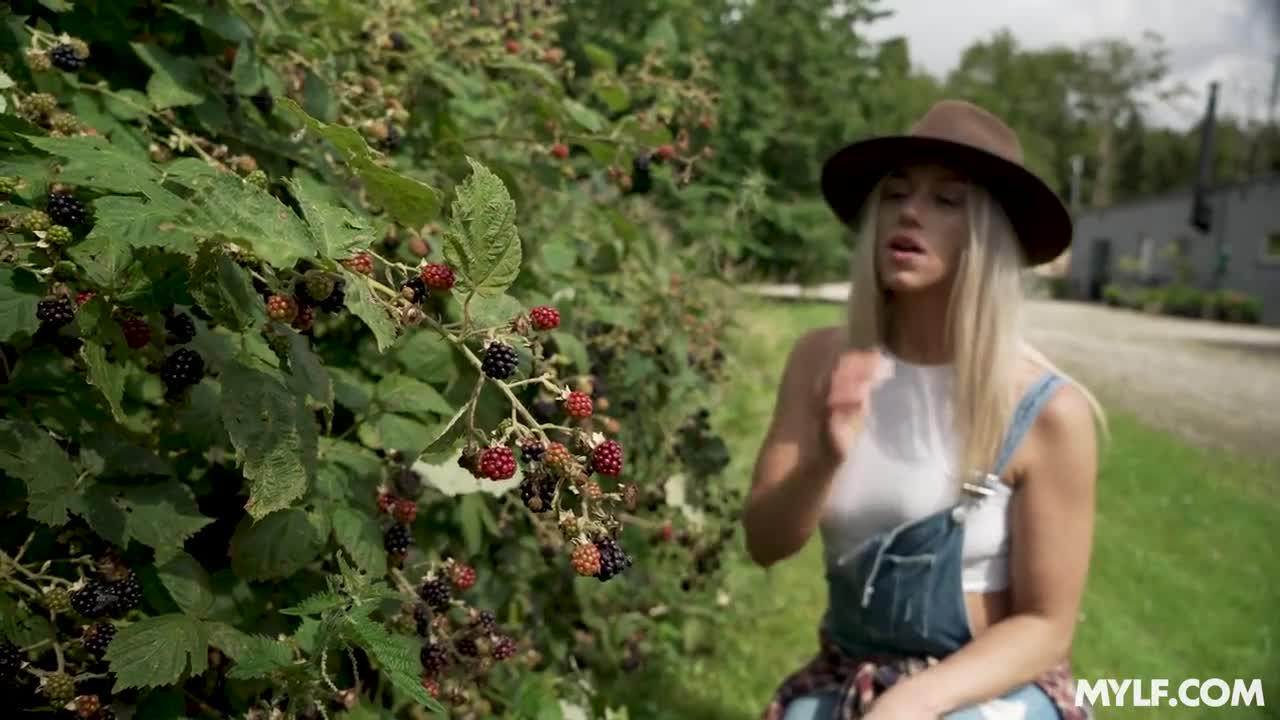 Rosa Josefin – She’ll Do Anything To Inherit the Farm - ePornhubs