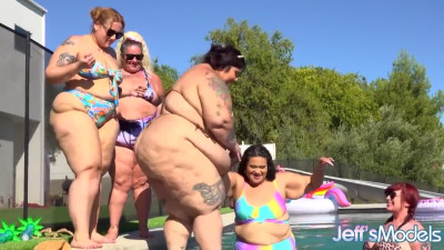 Busty Bexx, Luna Love, Crystal Blue, Saucy, Bianca Blows - Plumper Pool Party