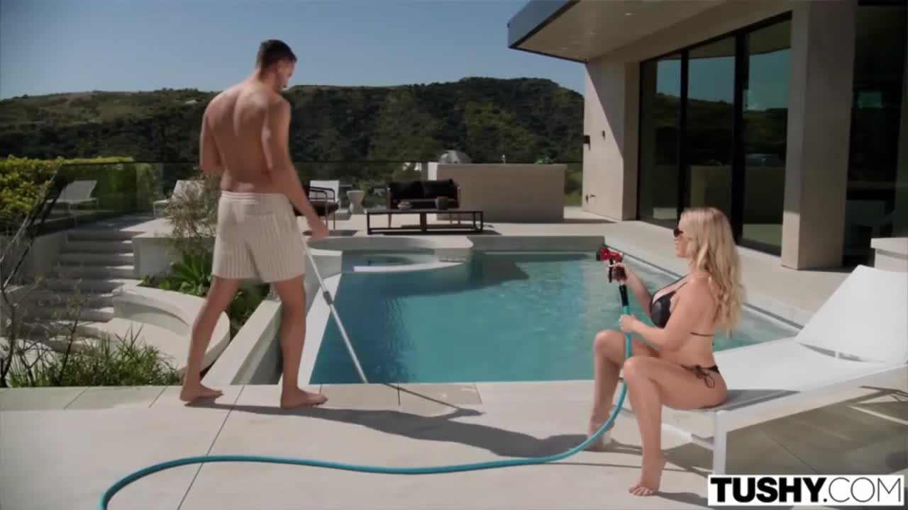 Danielle Renae - Busty Milf Squirts From Anal (19/10/25) - ePornhubs