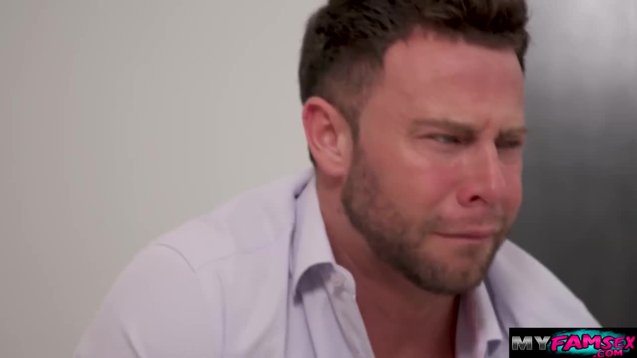 Comforting my stepmom by licking and fucking her - ePornhubs