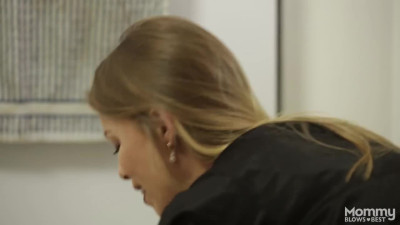 MommyBlowsBest - Mom Sucks In The Kitchen (Britney Amber)