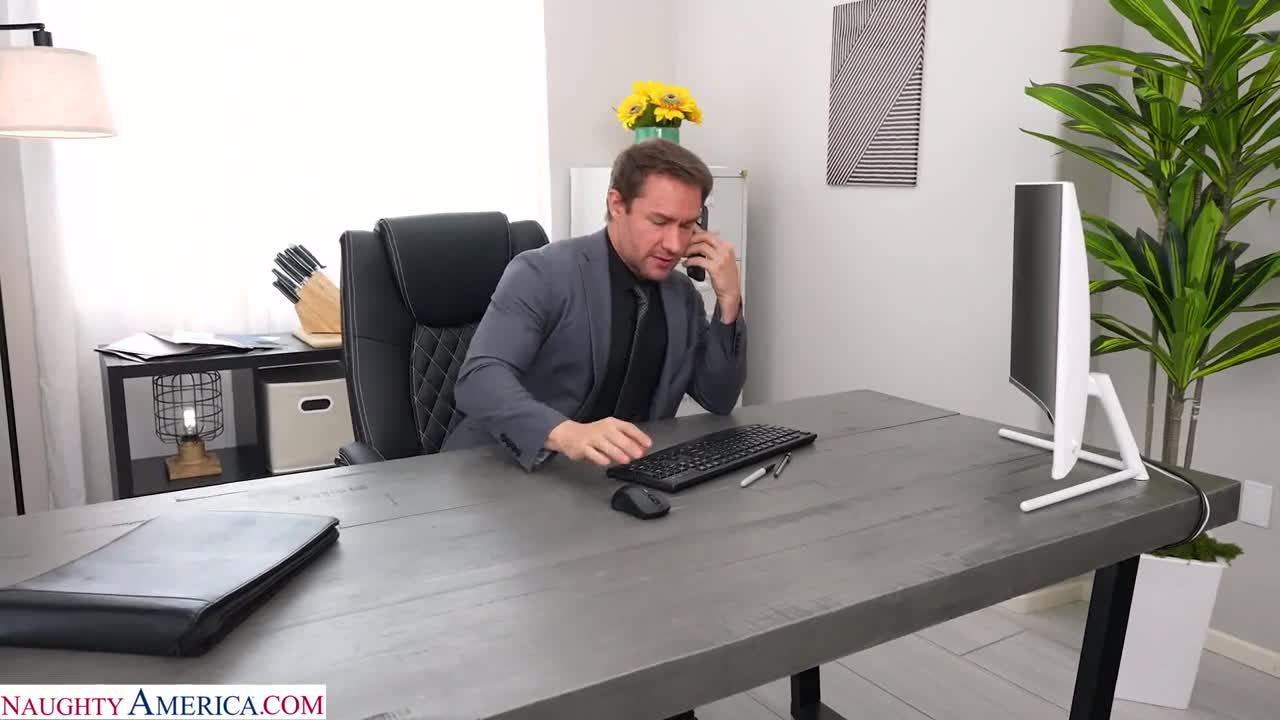 Sexy wife uses her tight pussy to tame a big cock - ePornhubs