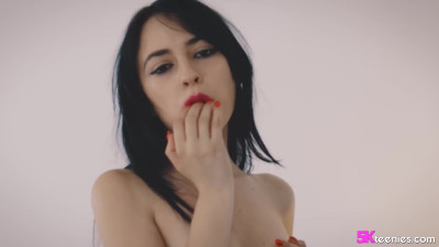 Want to see a cock unloading on my face?