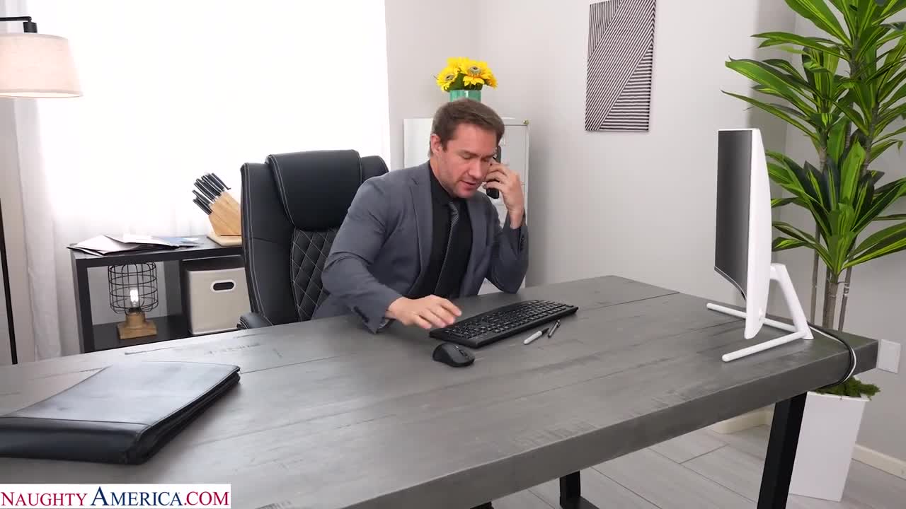 Sydney Paige - Horny Milf Manager Uses Her Tight Pussy To Seduce Her Employee - ePornhubs