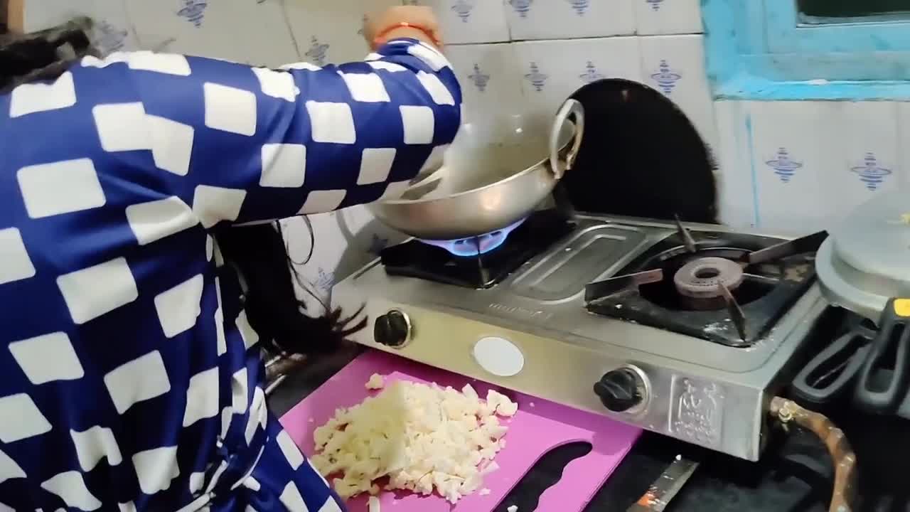 Follando en la cocina - ePornhubs