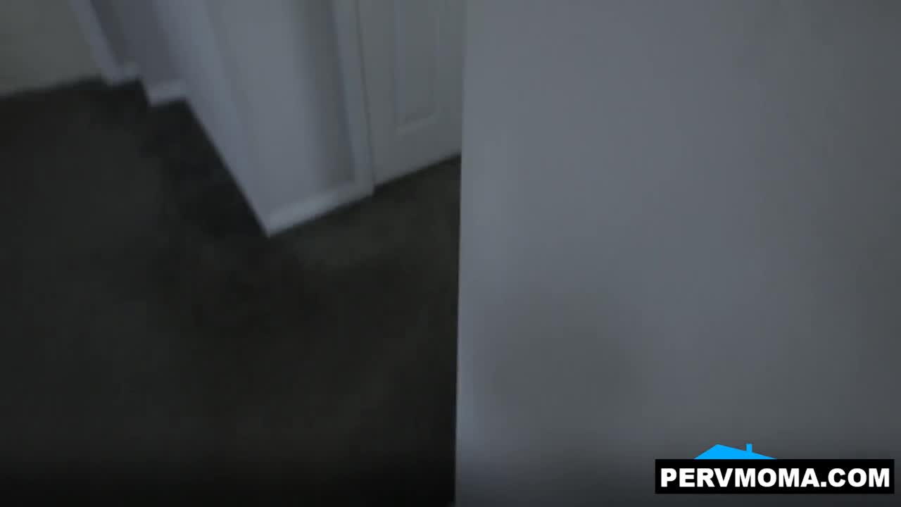 Stepson caught Stepmom Laura Bentley masturbating - ePornhubs