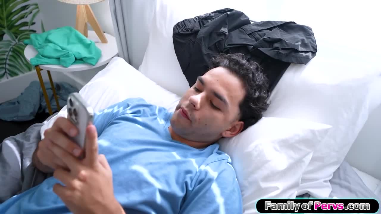 You saw me naked so take your dick out - ePornhubs