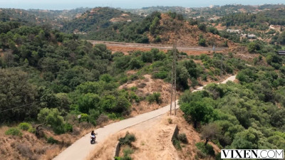 Vixi Rafi - We are too close to see