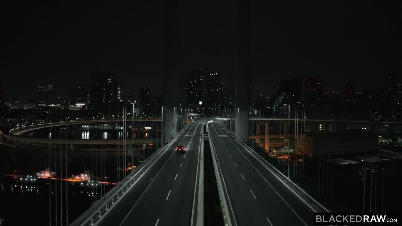 Petite Japanese Babe Mixes Business With Pleasure - ePornhubs