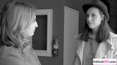 She got infos in exchange for her pussy