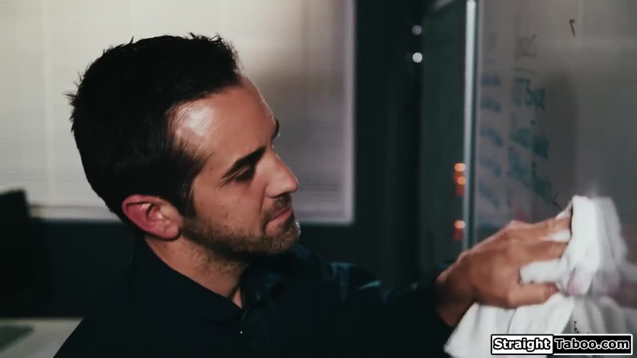 The janitor creeping the fuck out of me - ePornhubs