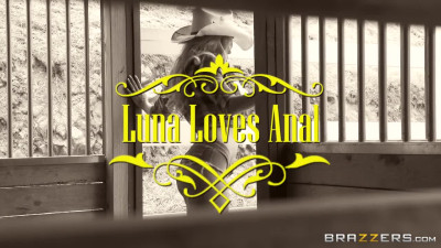Luna Loves Anal