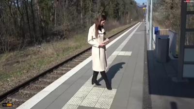 Lia-Fox - Bahnhof Schlampe abgeschleppt!!! Was dann kam mit Lia-Fox