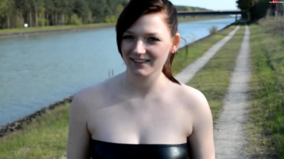 MarryFox - Outdoorfick mit Facial-ueberraschung