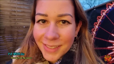Lia-Fox - Quickie Creampie auf dem Weihnachtsmarkt am Alexanderplatz - Es haettest du