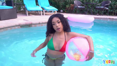 Teen ebony get facial by bbc