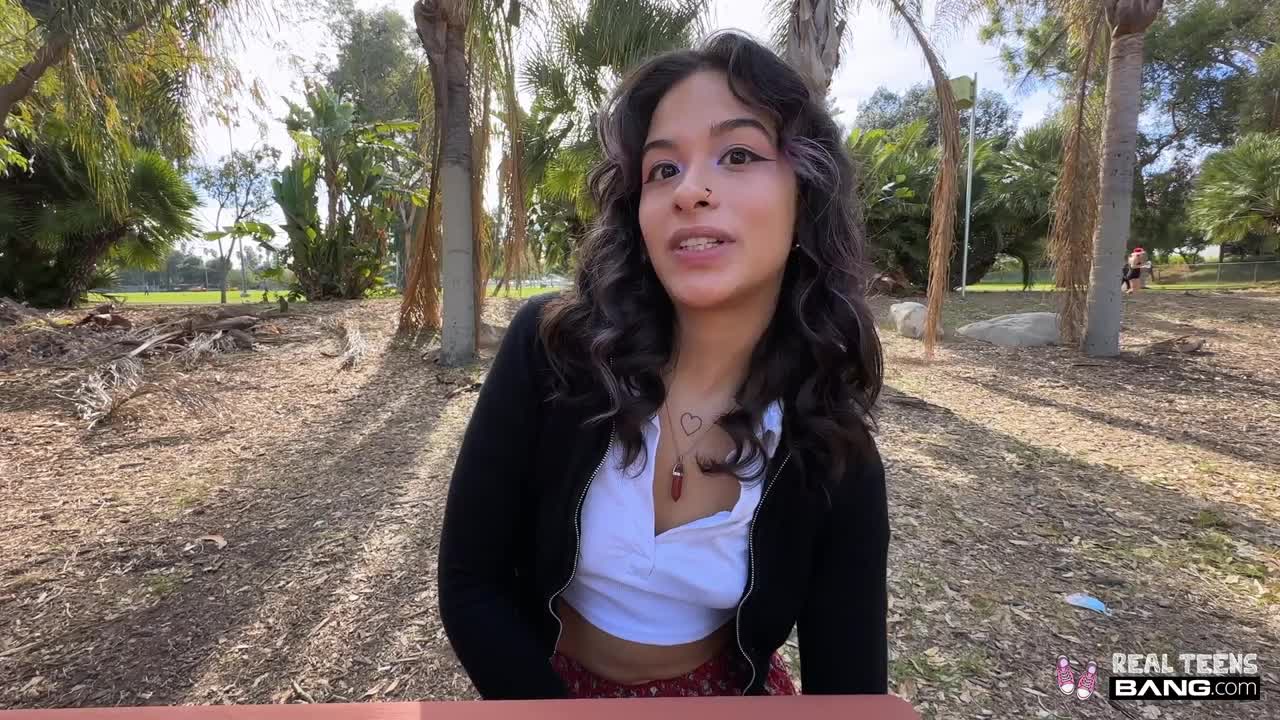 Luxe La Fox Gets A Teen Creampie in 4k - ePornhubs