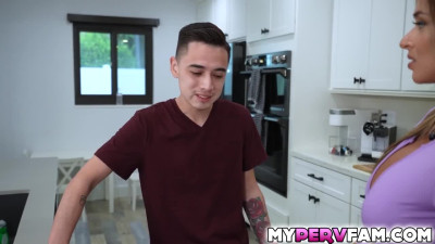 Juan Loco stretches his stepmom Armani's MILF pussy