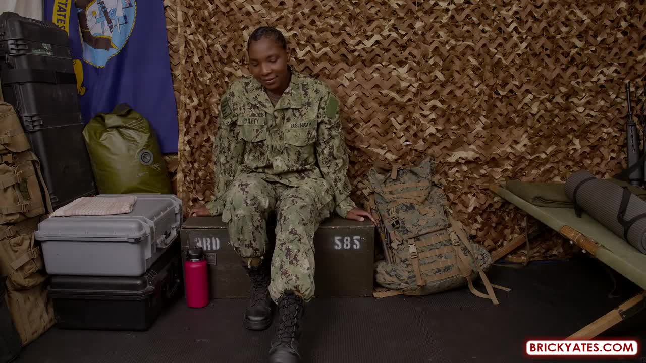 "CAPTAIN" CINNAMON BAILEYY SQUIRTS ALL OVER JERMAINE'S SUB - ePornhubs