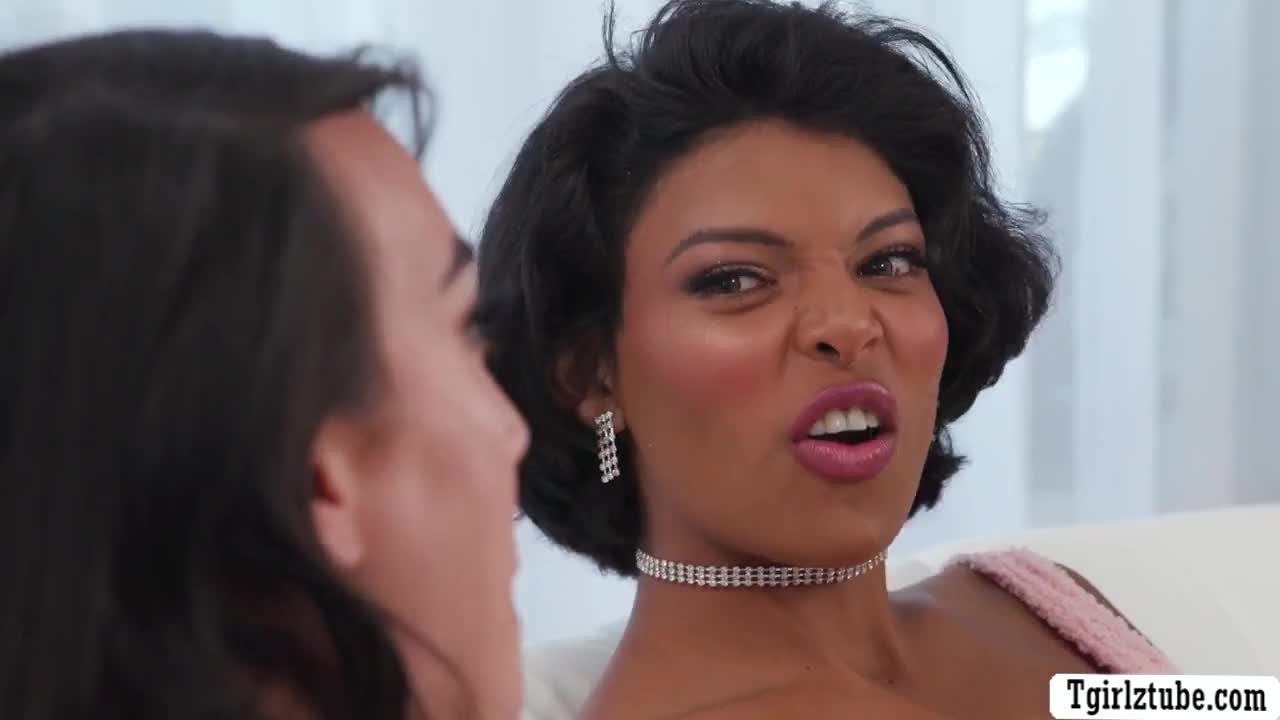 Lucky aircon cleaner fuck two shemales wet asses - ePornhubs