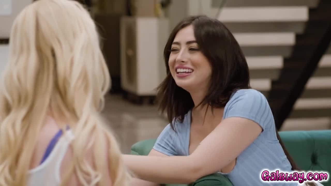 Chloe figured out her sexuality - ePornhubs
