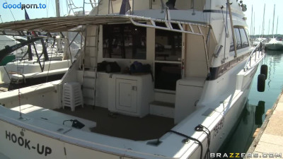 Liza del Sierra Surprise Sur Le Bateau