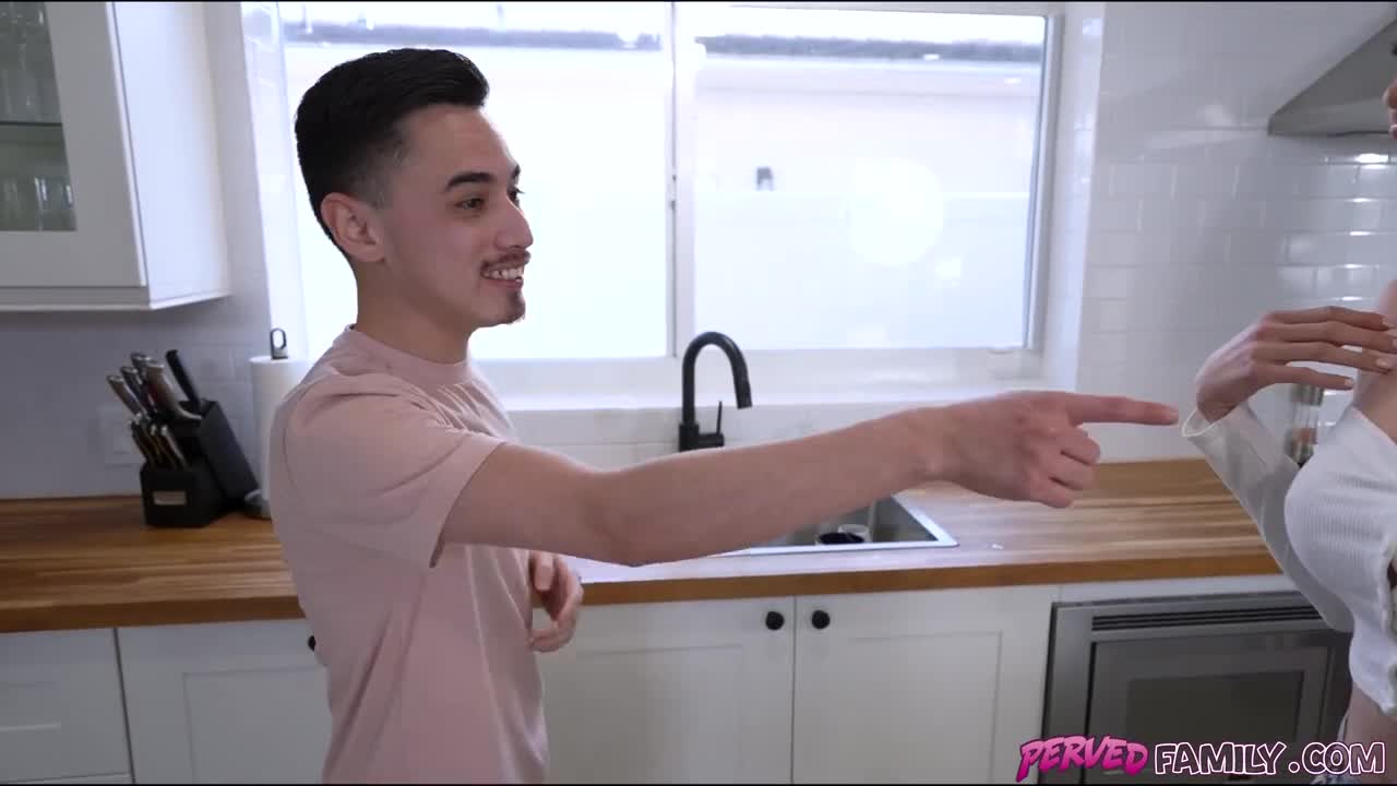 Stepbro, check out my new tits! - ePornhubs