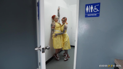 [4K] Tattooed Horny Sluts Do Threesome