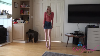 Kiara Cole - Sexy Kiara comes over and wants to tempt you [PornSeed.Net]