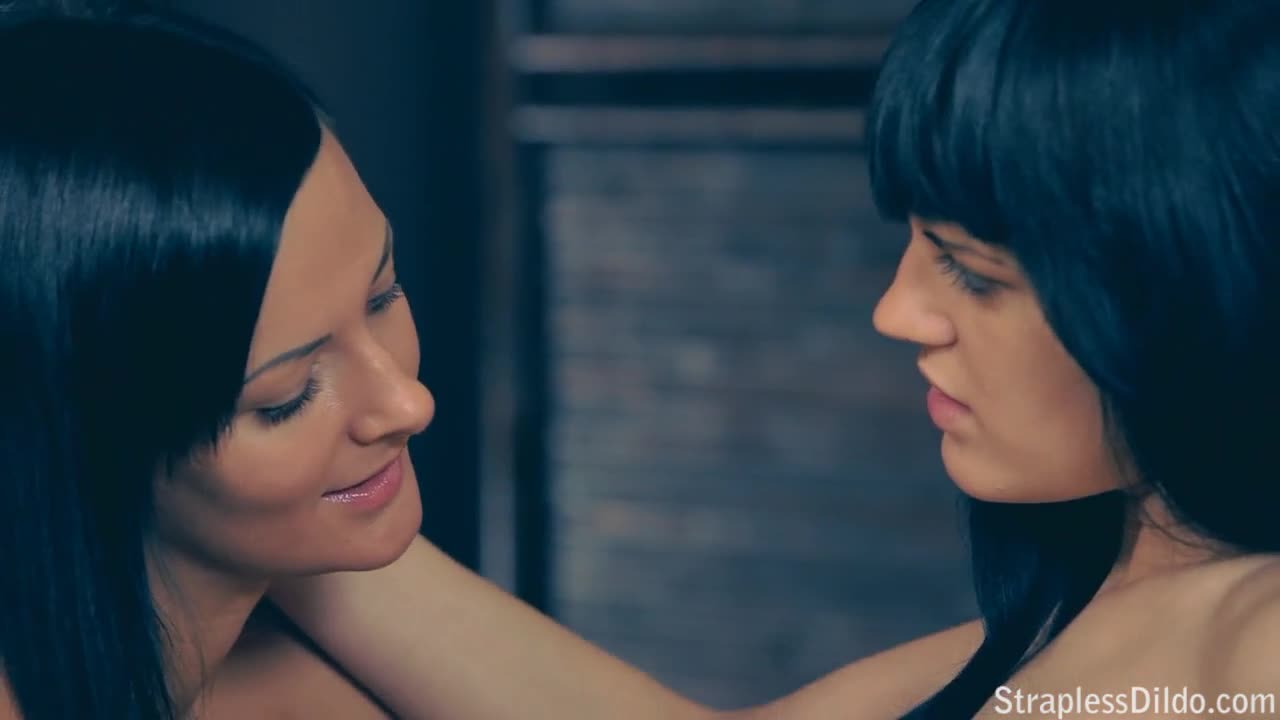 StraplessDildo - Adria and Mia Pantyhose Facesitting and Wet Feeldoe Sex - ePornhubs