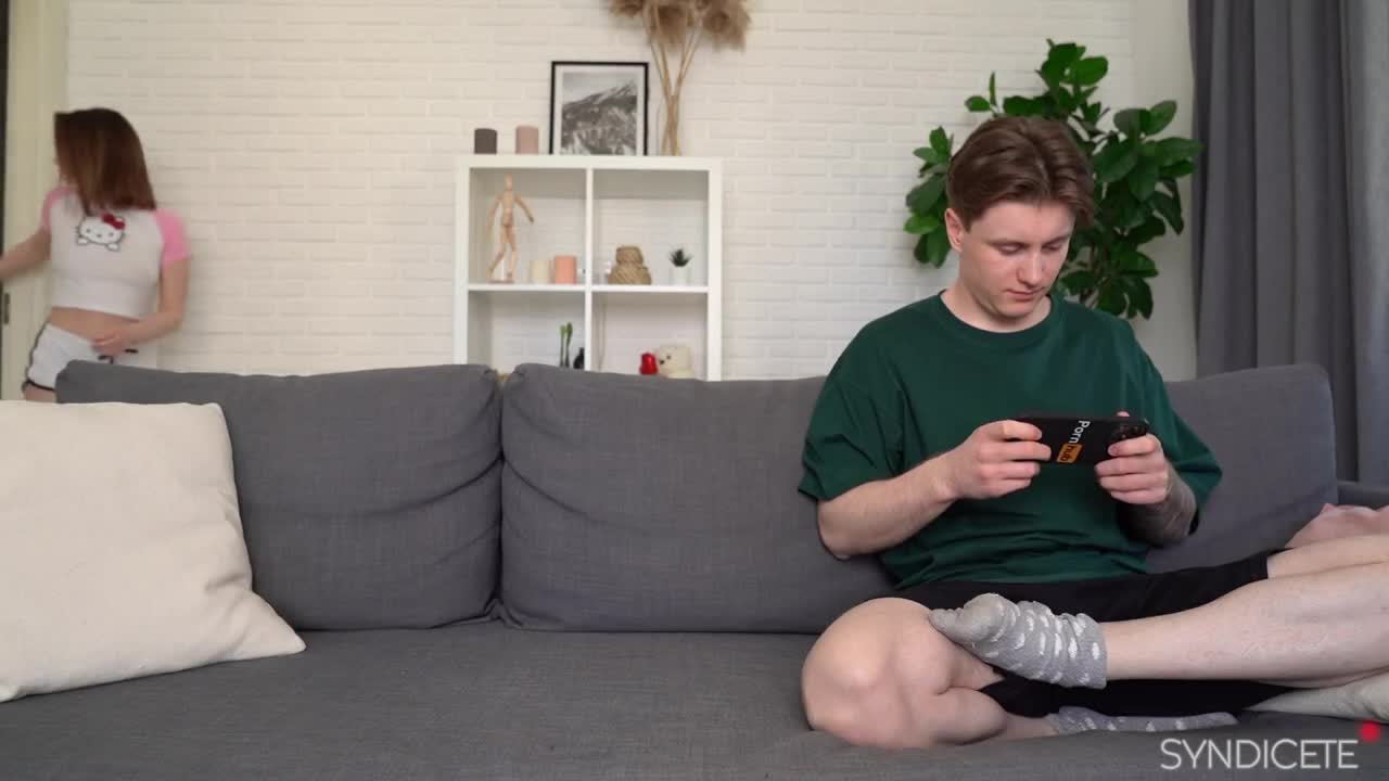 Syndicete - Stepbrother and stepsister found a sex box from parents - ePornhubs