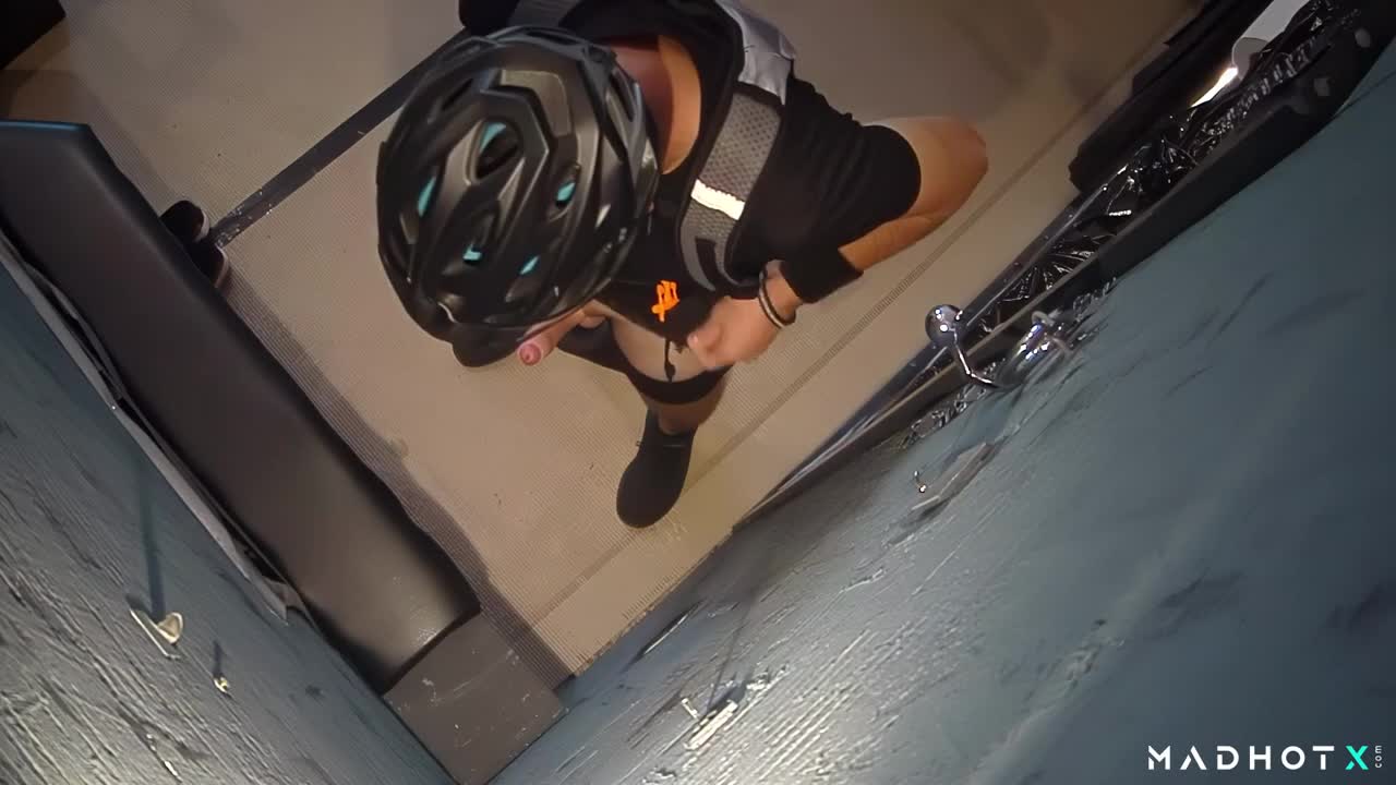 MadGloryHoles - Horny Granny In Glory Hole - ePornhubs