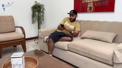 Naty Delgado - ¡Animadora colombiana se folla al amigo de su hermanastro
